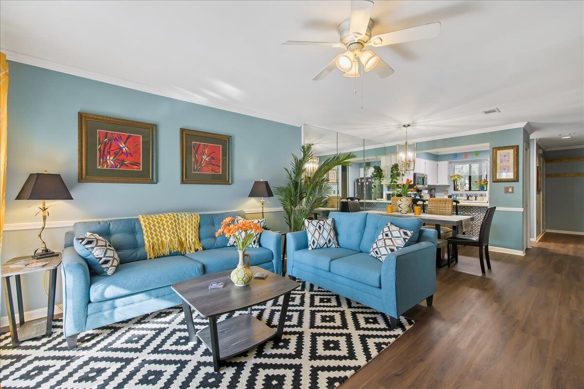 Pet Friendly in Portside Resort! Hot Tub & 3 Pools. Short walk to beach! Hummingbird Bungalow U5