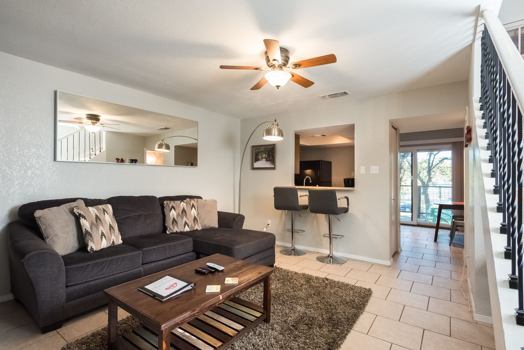 Updated 2/1.5 w/ king, queen - 2mi to DT. Pets ok