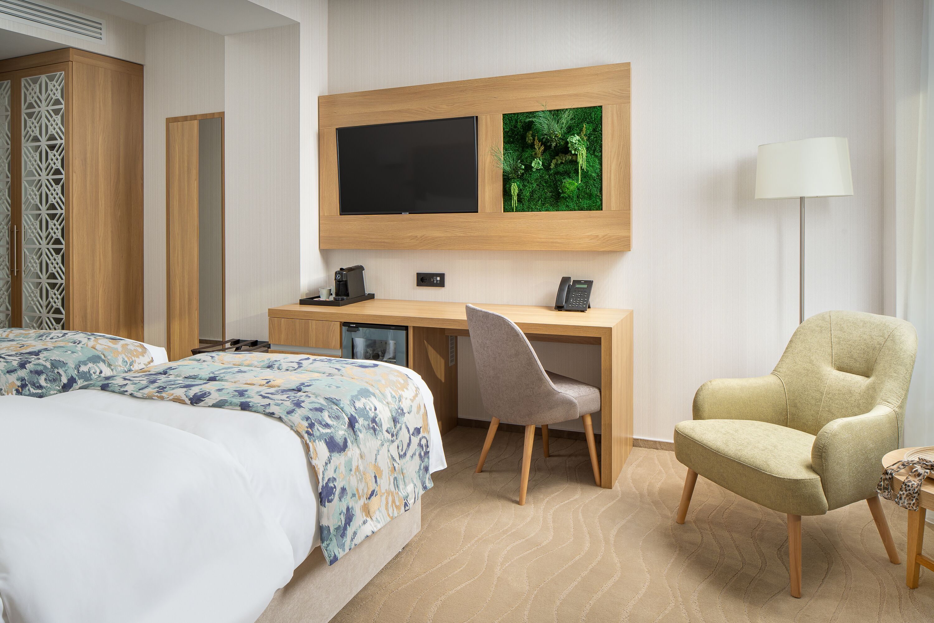 Superior Twin Room | Minibar, in-room safe, desk, laptop workspace