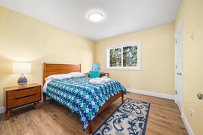 4 bedrooms, iron/ironing board, WiFi, bed sheets - Oceanfront Beach House overlooking the Boardwalk (Santa Cruz)
