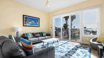 Televisión, chimenea, estéreo y oficina