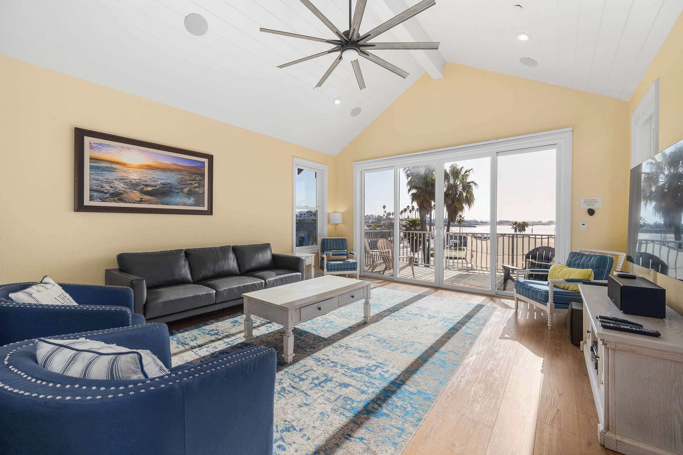 电视、壁炉、立体声音响、办公室