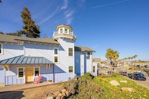 Exterior - Oceanfront Beach House overlooking the Boardwalk (Santa Cruz)