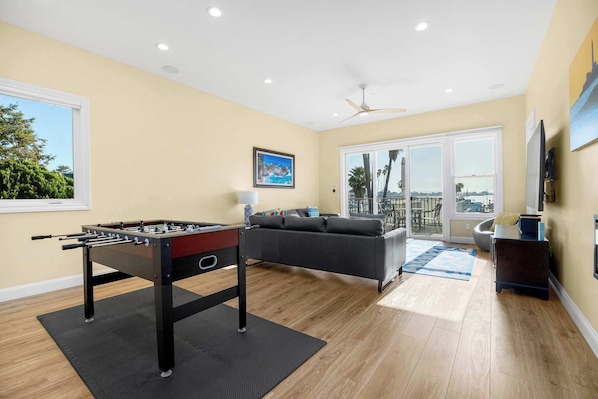 TV, fireplace, foosball, stereo - Oceanfront Beach House overlooking the Boardwalk (Santa Cruz)