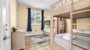 4 bedrooms, iron/ironing board, travel cot, WiFi