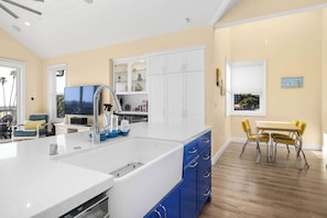Coffee/tea maker, fridge, microwave, oven - Oceanfront Beach House overlooking the Boardwalk (Santa Cruz)