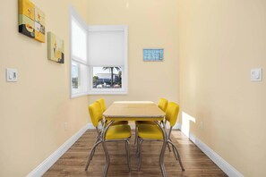 Dining - Oceanfront Beach House overlooking the Boardwalk (Santa Cruz)