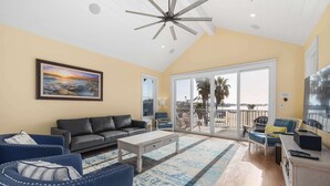 TV, fireplace, foosball, stereo - Oceanfront Beach House overlooking the Boardwalk (Santa Cruz)