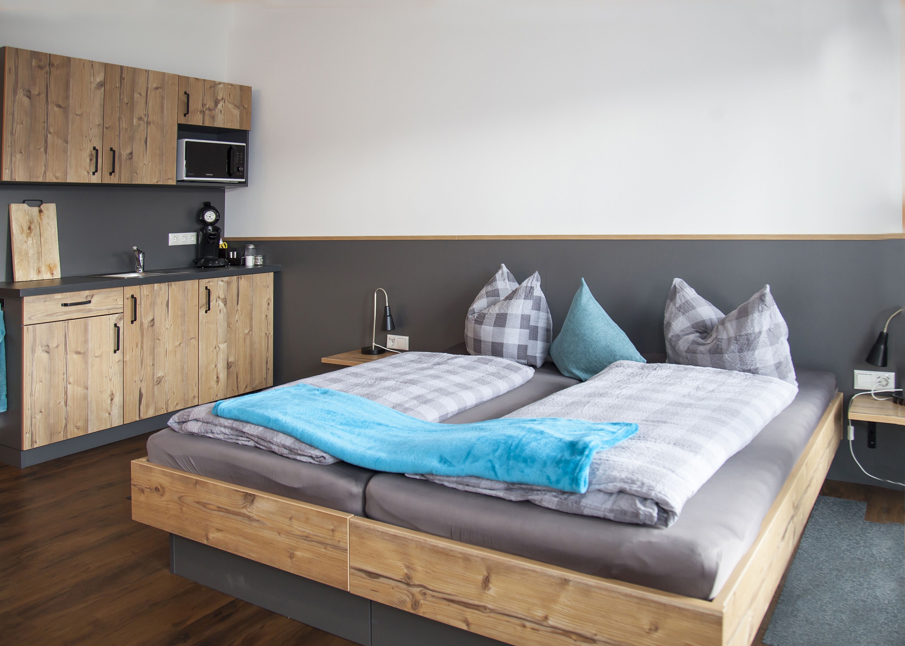 In-room safe, soundproofing, free WiFi, bed sheets