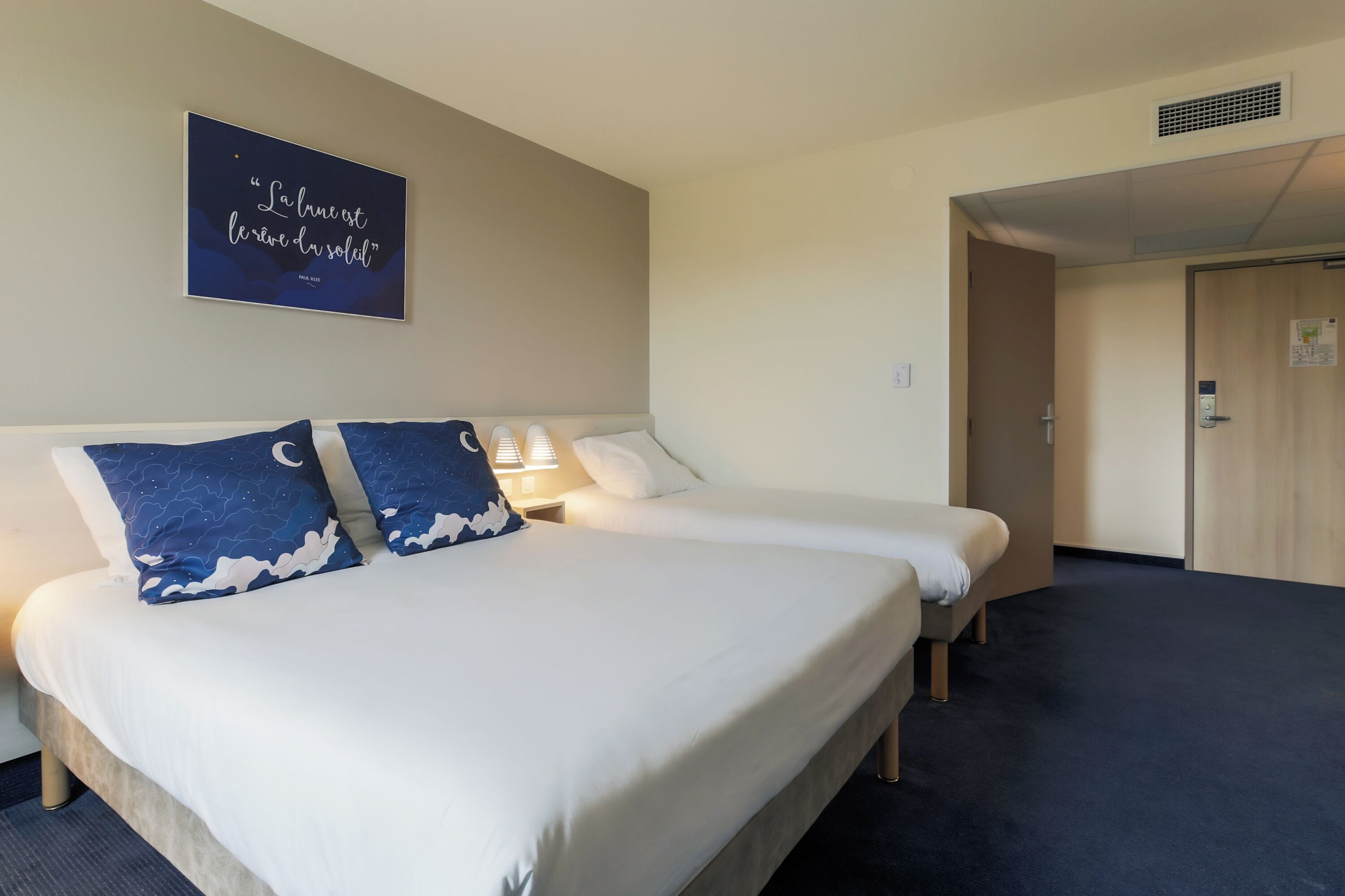 triple room | 1 bedroom, desk, laptop workspace, soundproofing