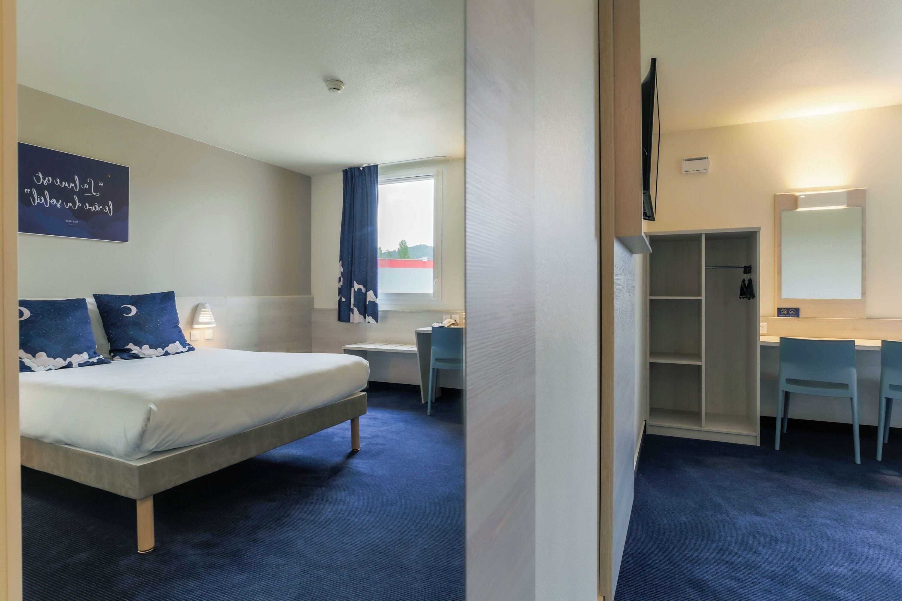 1 bedroom, desk, laptop workspace, soundproofing