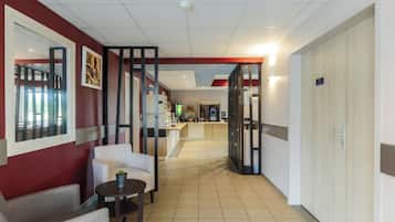 Desayuno continental (EUR 9.90 por persona)