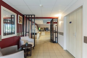 Daily continental breakfast (EUR 9.90 per person)