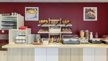 Desayuno continental (EUR 9.90 por persona)