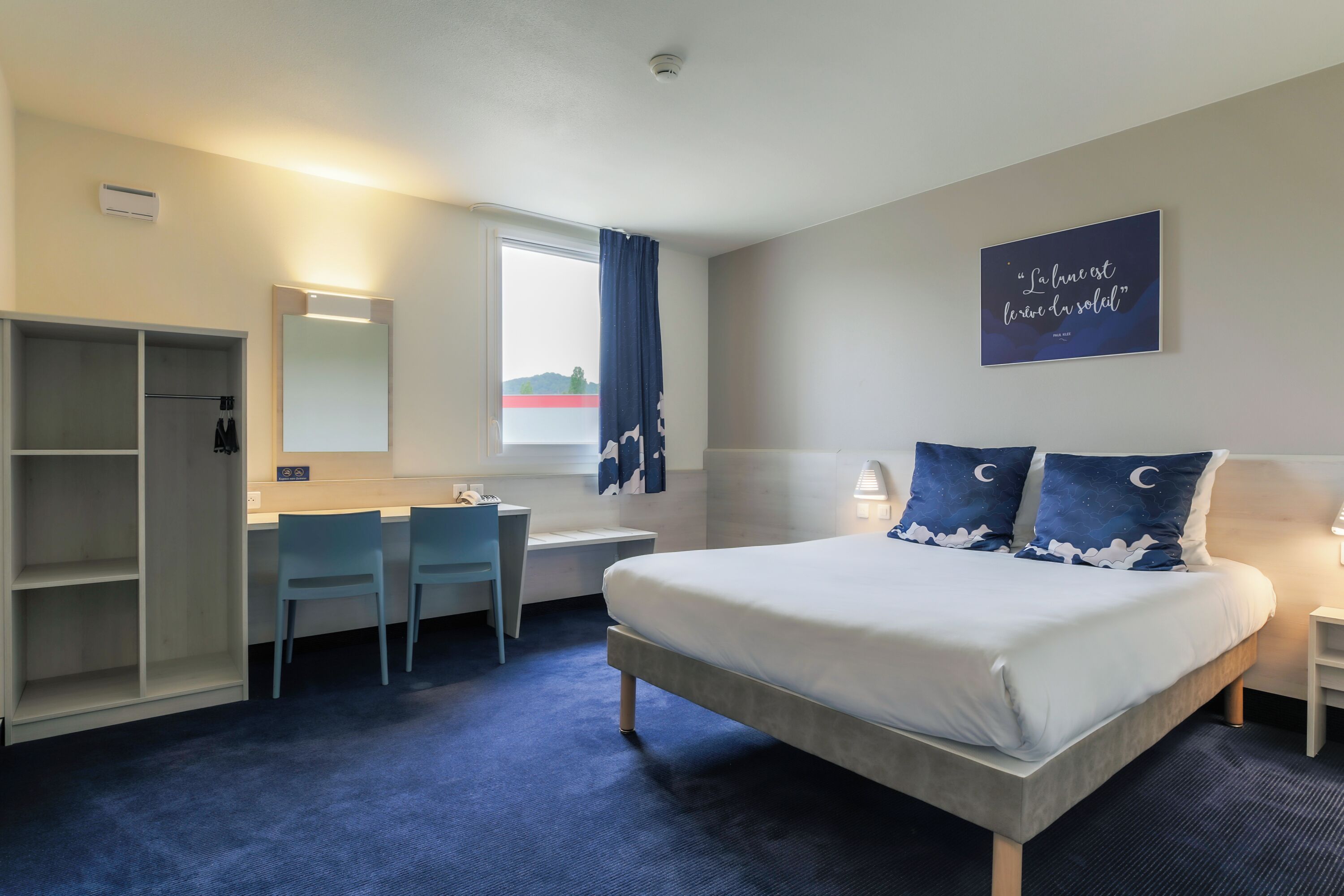 1 bedroom, desk, laptop workspace, soundproofing