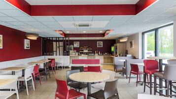 Daily continental breakfast (EUR 9.90 per person)