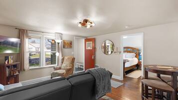 2 Schlafzimmer, Schreibtisch, BĂŒgeleisen/BĂŒgelbrett, Reisekinderbett