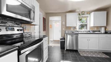 KĂŒhlschrank, Mikrowelle, Ofen, Herdplatte