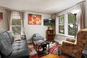 TV connectée, livres, médiathèque