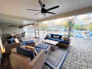 Smart TV, table tennis, books, stereo