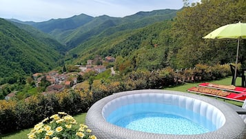 Piscina all'aperto, una piscina riscaldata