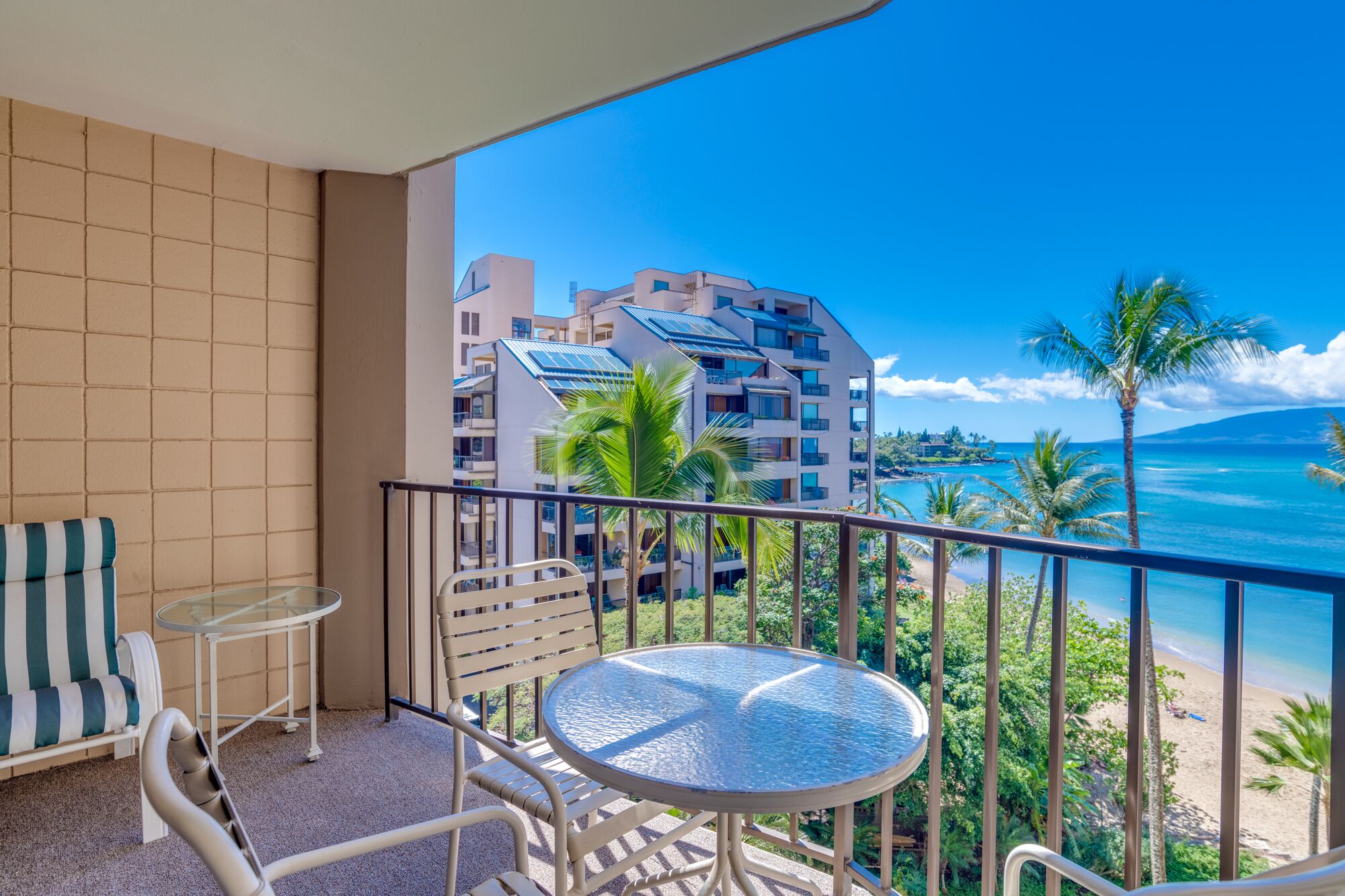 Large 2 Bedroom Ocean View Condo - Valley Isle 703