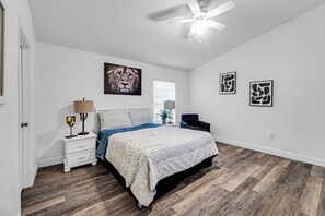 3 soverom, skrivebord, wi-fi (inkludert) og sengetøy