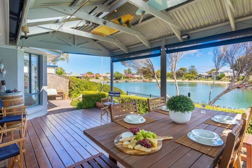 `Islander Escape` - Private Jetty - Kayaks - Family Friendly - Wifi