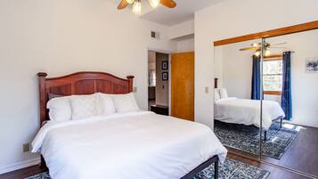 4 bedrooms, desk, iron/ironing board, free WiFi