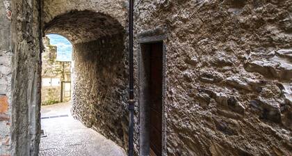 "VECCHIO BORGO" LAKE VIEW
