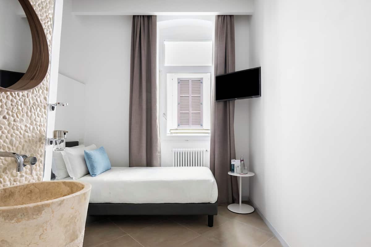 Rom, 1 enkeltseng | Sengetøy av topp kvalitet, individuelt dekorert og individuelt innredet