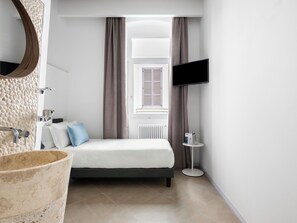 Small Room | Premium bedding, individually decorated, individually furnished - Numa Rome Tullo (Rome)