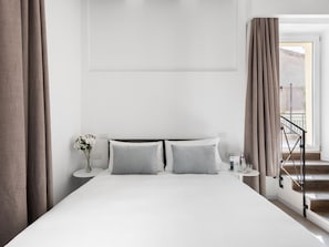 Dreibettzimmer, Terrasse | Hochwertige Bettwaren, individuell dekoriert, individuell eingerichtet