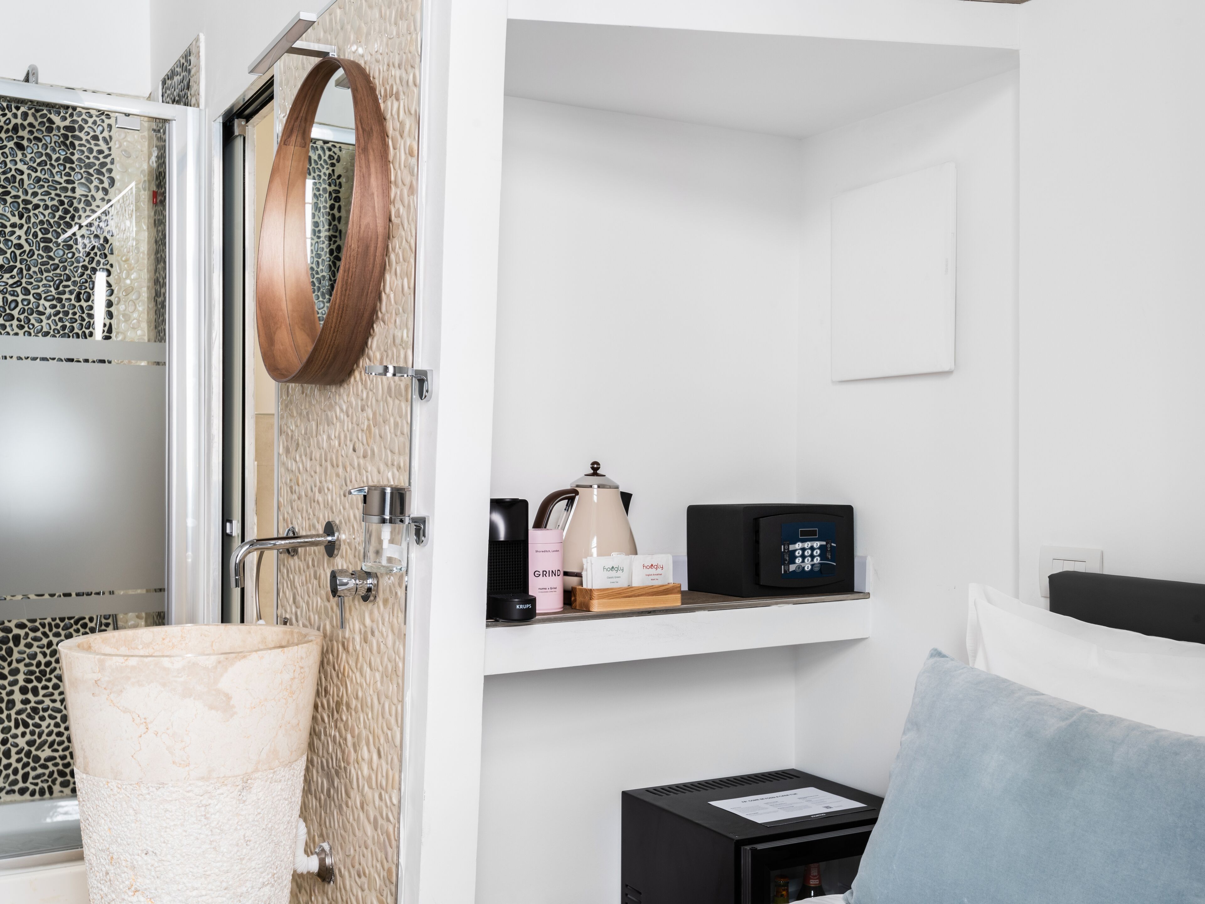 Small Room | Premium bedding, individually decorated, individually furnished