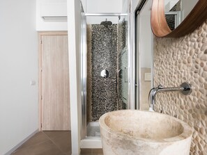 Small Room | Bathroom | Shower, designer toiletries, hair dryer, towels - Numa Rome Tullo (Rome)