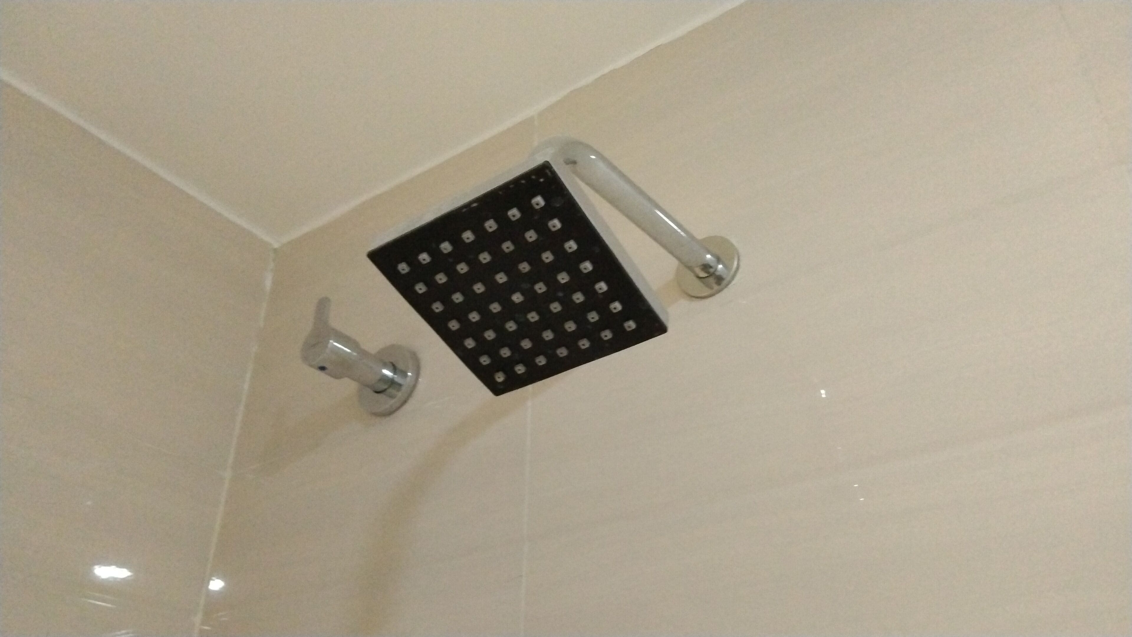 deluxe double room | bathroom | shower, free toiletries, towels