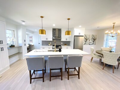 Modern and Stylish Creekside Retreat Home - Walk to Downtown