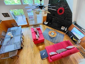 Smart TV, fireplace