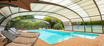 Spacious house with heated pool 7 minutes from the sea.