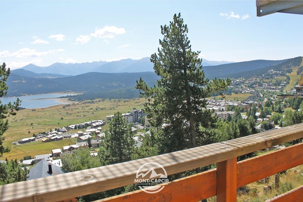 vue panoramique sur les montagne et le lac de Matemale