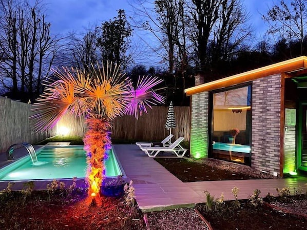 Business Bungalow, 1 Bedroom, Smoking, Garden View | Front of property