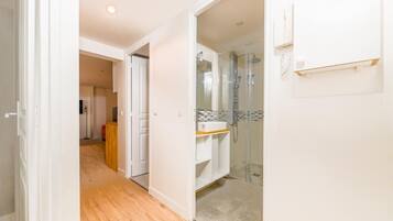 Bruser, hårtørrer, håndklæder