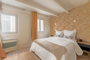 2 bedrooms, iron/ironing board, travel crib, free WiFi