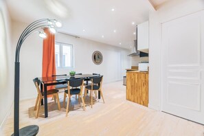 Dining - Villa Poncelet-Suite La Vie est Belle- 3 bedrooms, Champs Elysées, with A/C (Paris-17E-Arrondissement)