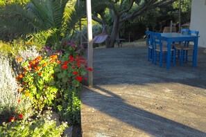 Outdoor dining - AMAZING COUNTRY HOUSE WITH STUNNING VIEW (Ξηροκάμπι)