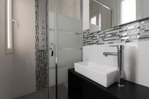 Douche, séchoir à cheveux