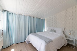 3 bedrooms, iron/ironing board, travel cot, free WiFi