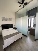 Individuell eingerichtet, schallisolierte Zimmer, Bügeleisen/Bügelbrett