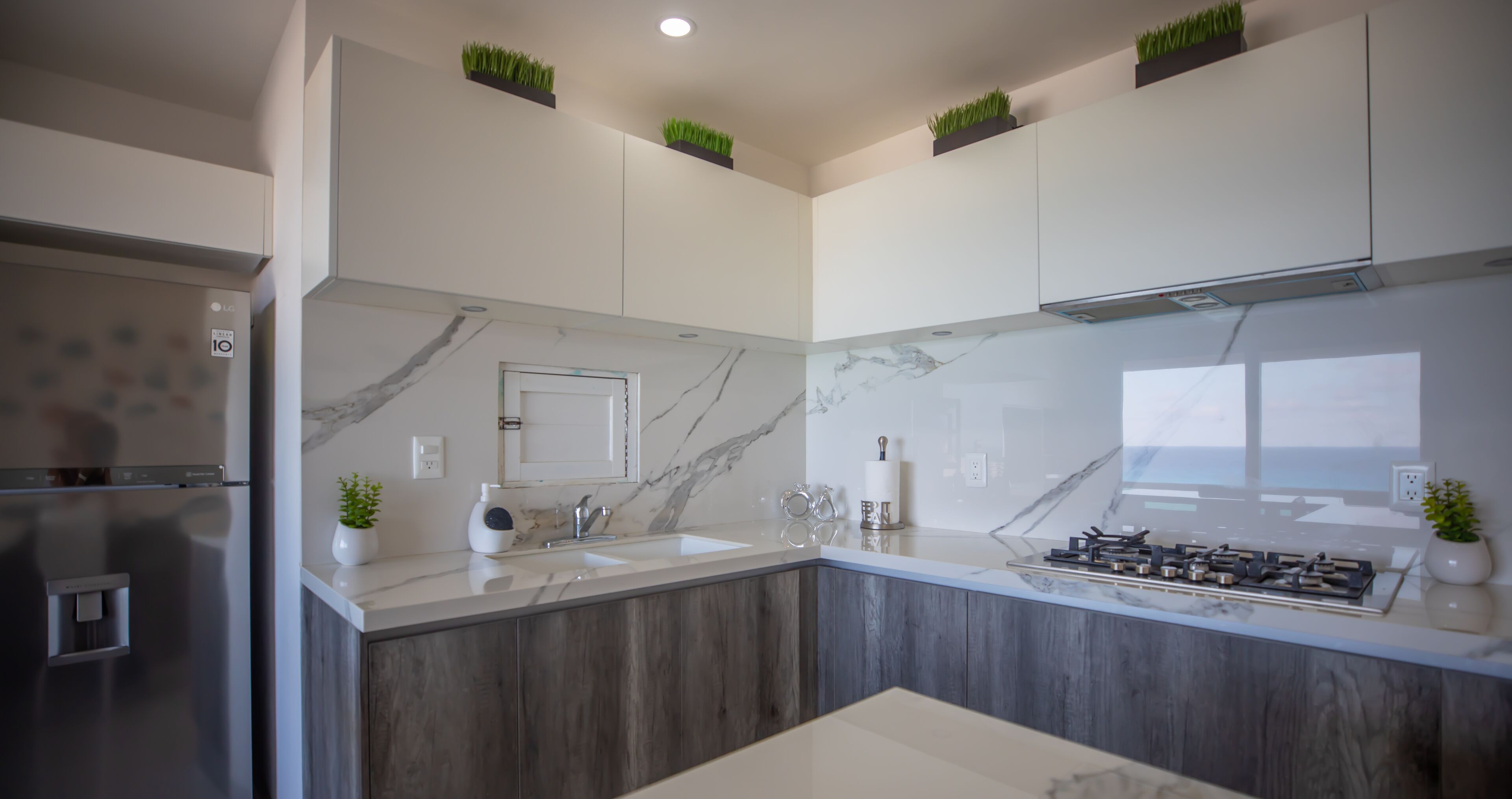 Stunning Penthouse with Ocean and Lagoon Views, Access to Best Beach in Cancun