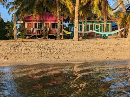 Beach Front! Cobia Beach Guest House "Hot Pink Family Cabin" 